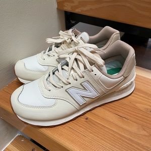 NEW BALANCE 574 women’s size 9.5 mens 8